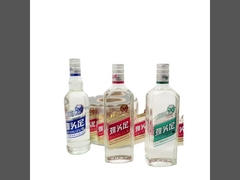 Selbstklebendes Etikett und Weinflaschenetikett